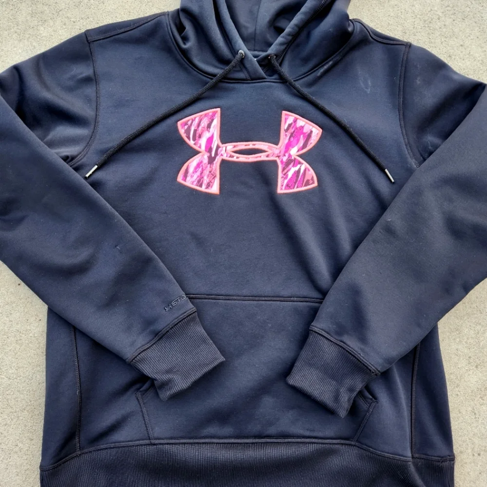 Men's Under Armour Limited Edition Black with Hot Pink Logo Hooded Sweat…